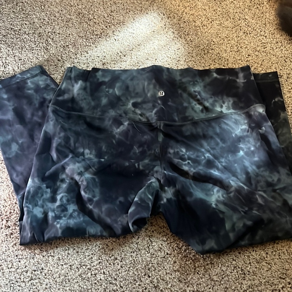 Lululemon leggings, calf length size 18